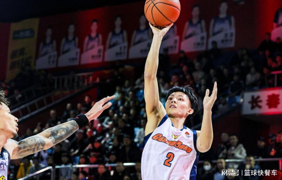 开云下载-CBA一夜又连造两大惨案！广东21分狂胜吉林：北控遭23分大败！