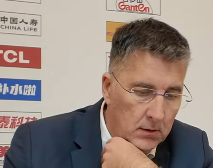 开云登录网址入口-输同曦发布会！格兰直指罚球与失误隐患，阿不都直呼糟糕！