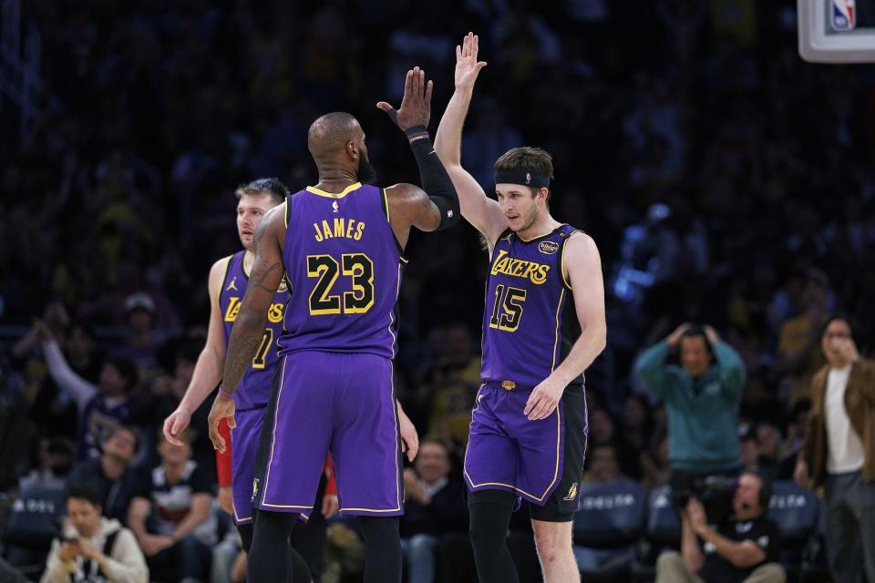 开云网站-3首轮追字母+2.4亿续小里！队记曝湖人计划 詹姆斯时代真要结束了