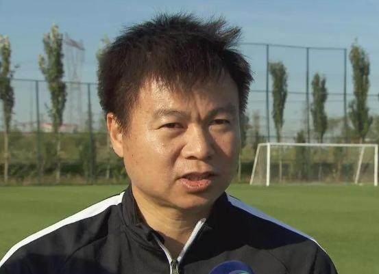 开云下载-于根伟：教练组满意大家的表现 能理解丛震的铲球